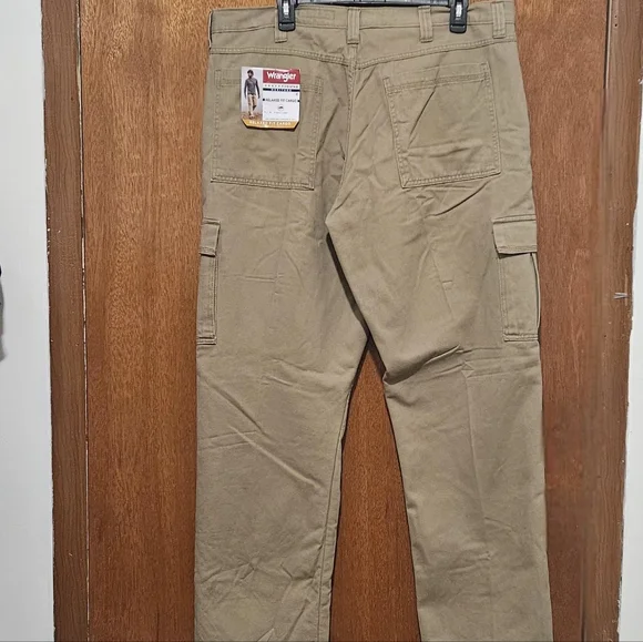 Wrangler Five Star Heritage Relaxed Fit cargo pants with fleece lining for men - Picture 6 of 16